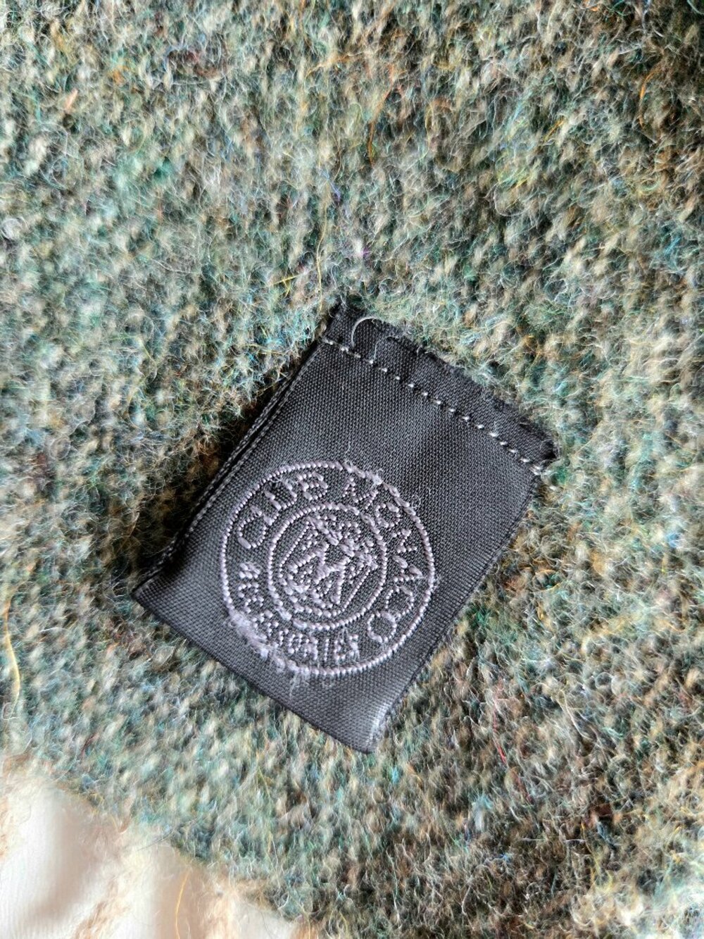 Club Monaco wool green unisex scarf. - Picture 4 of 6